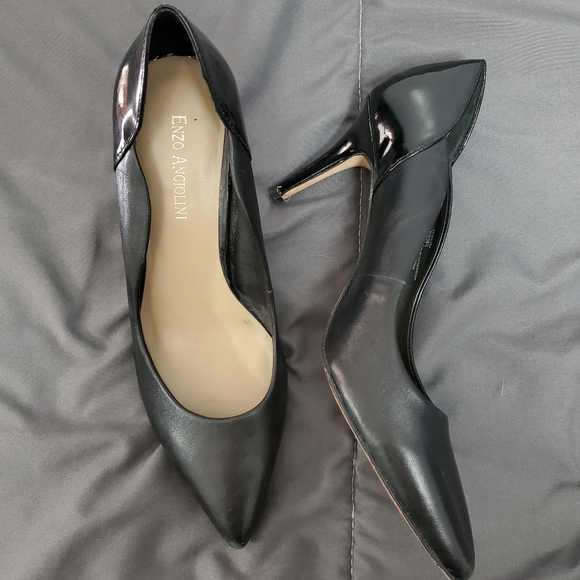 Black pumps - Picture 2 of 2